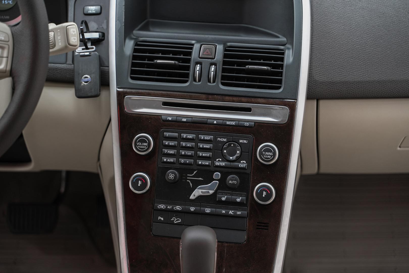 Volvo XC60 2010, белый, ДЦ Орехово