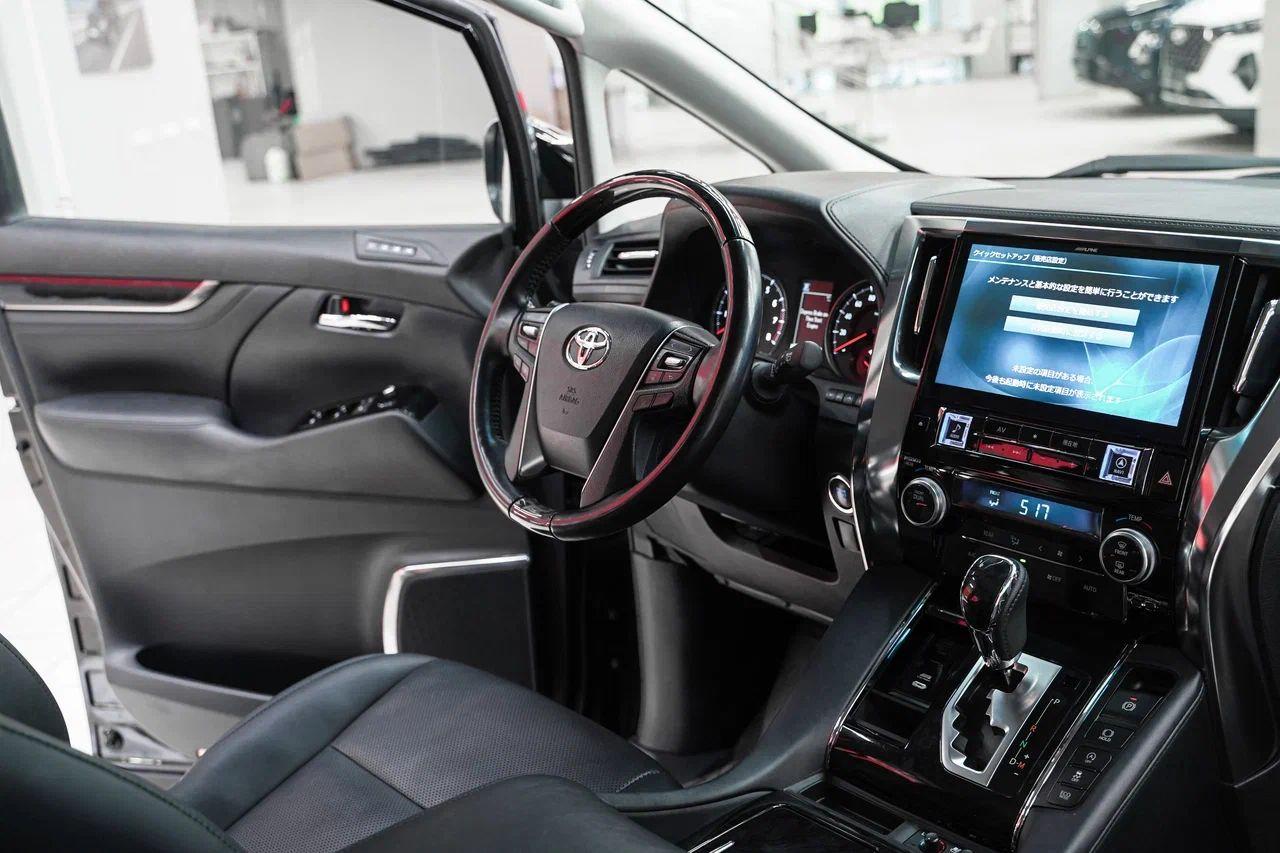 Toyota Alphard 2019, черный, ДЦ Орехово