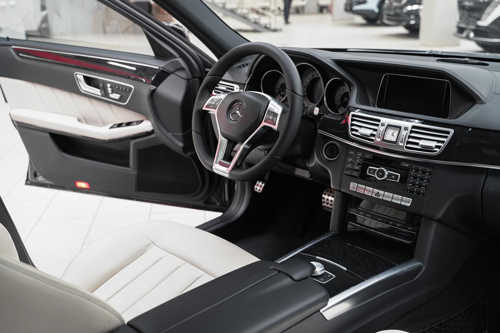 Mercedes-Benz E-Класс 2014, черный, ДЦ Орехово