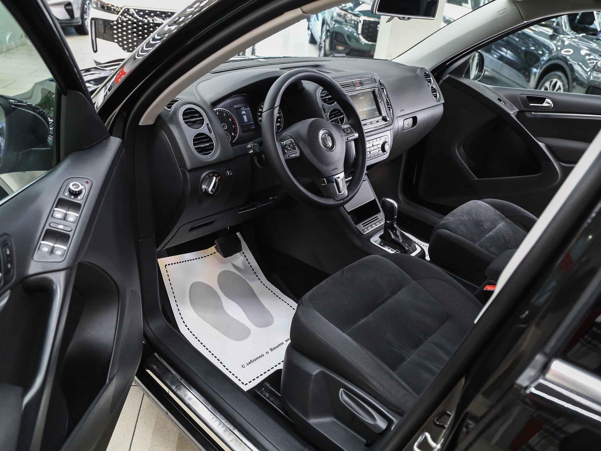 Volkswagen Tiguan 2012, черный, ДЦ Орехово