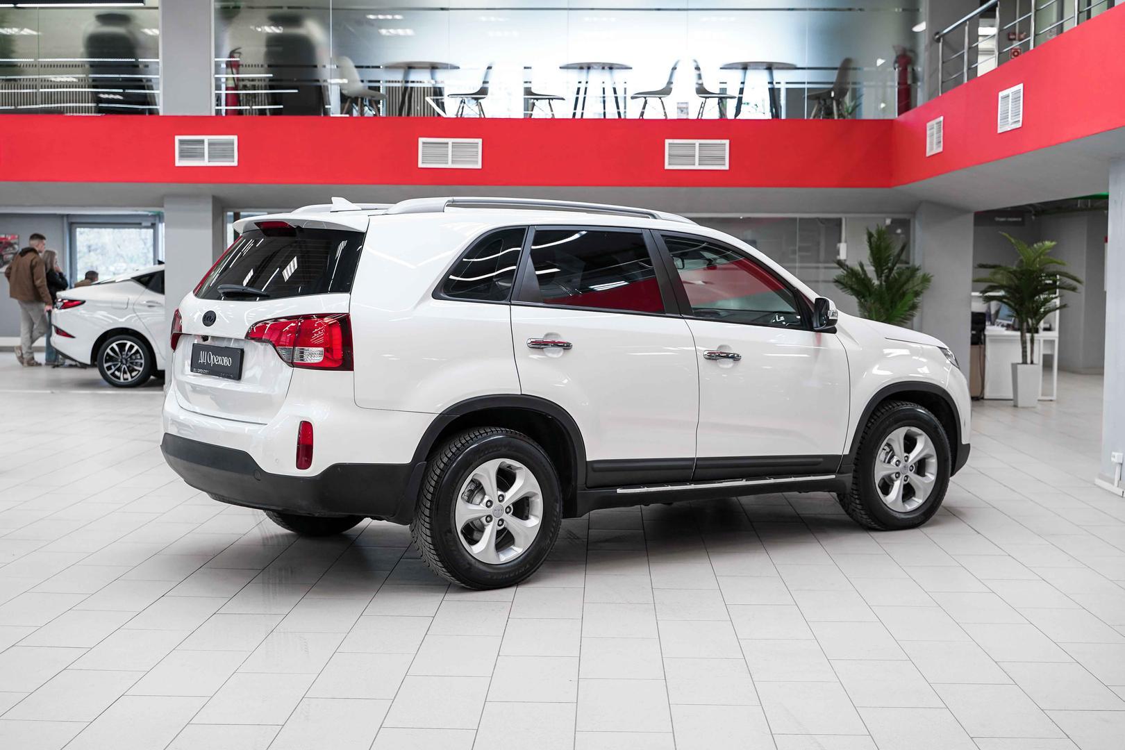 Kia Sorento 2012, белый, ДЦ Орехово
