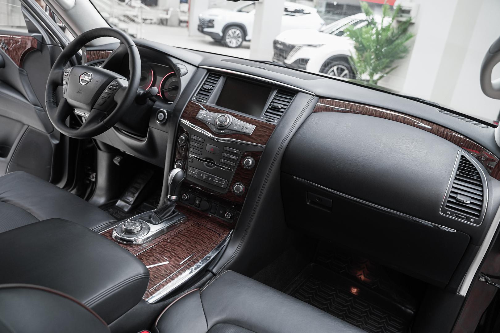 Nissan Patrol 2013, красный, ДЦ Орехово