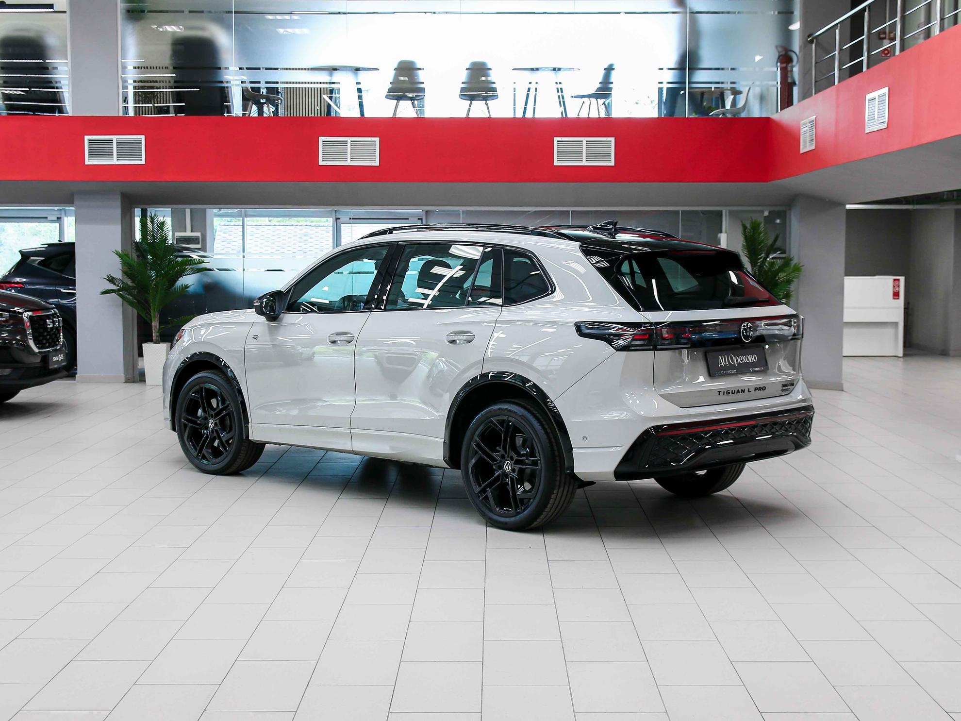 Volkswagen Tiguan 2026, серый, ДЦ Орехово