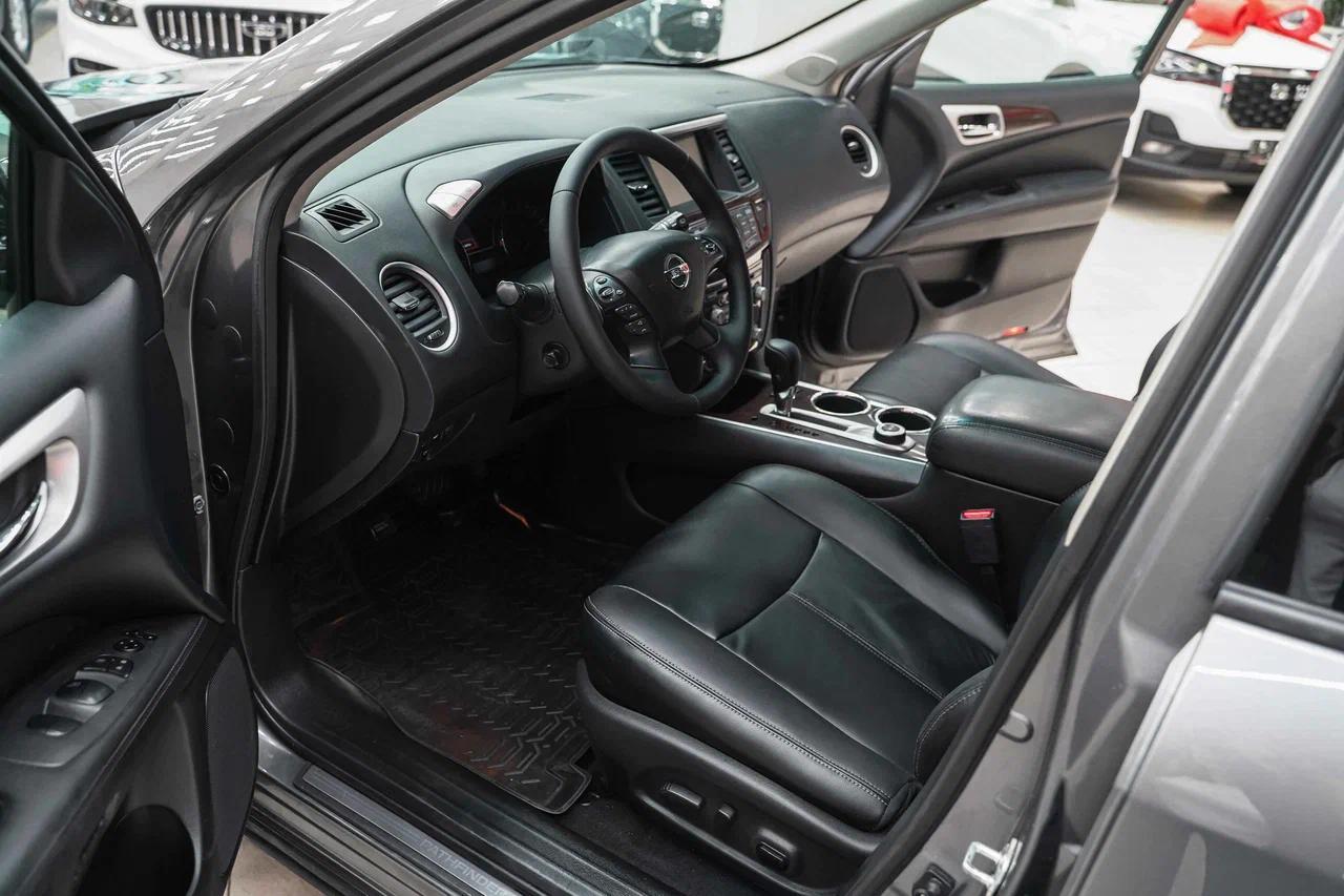 Nissan Pathfinder 2015, серый, ДЦ Орехово