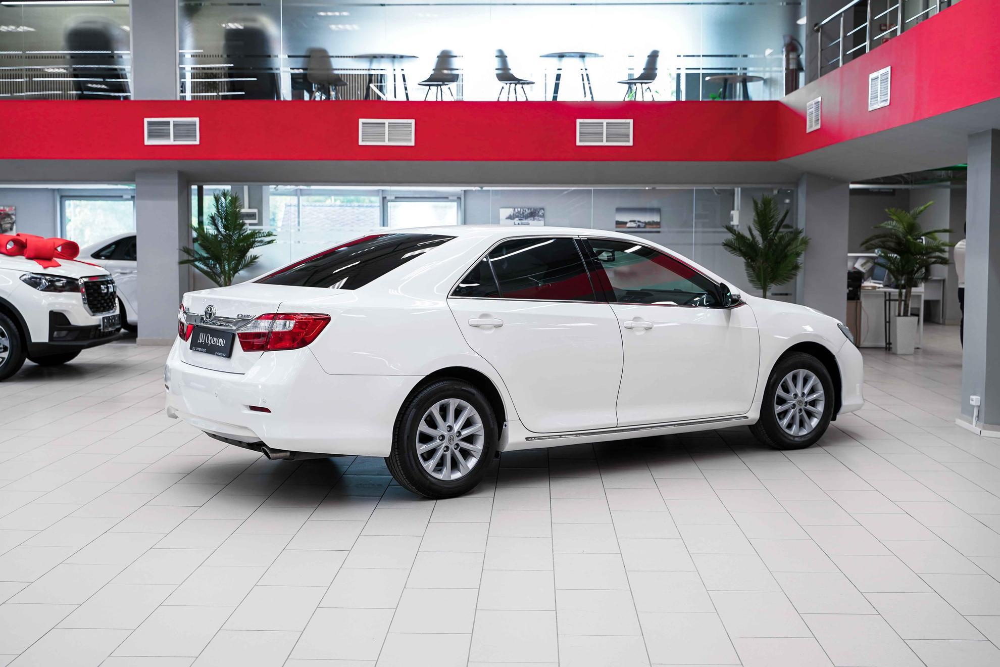 Toyota Camry 2014, белый, ДЦ Орехово