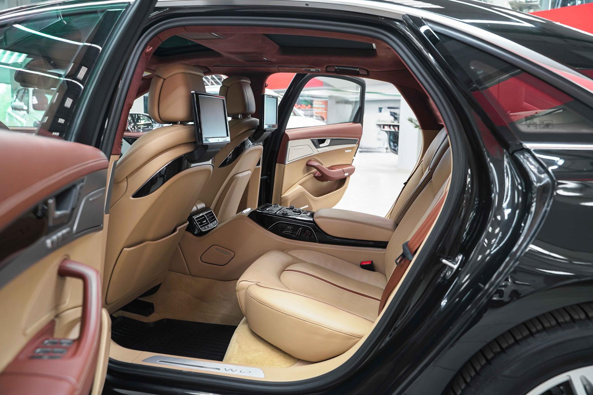 Audi A8 2012, черный, ДЦ Орехово