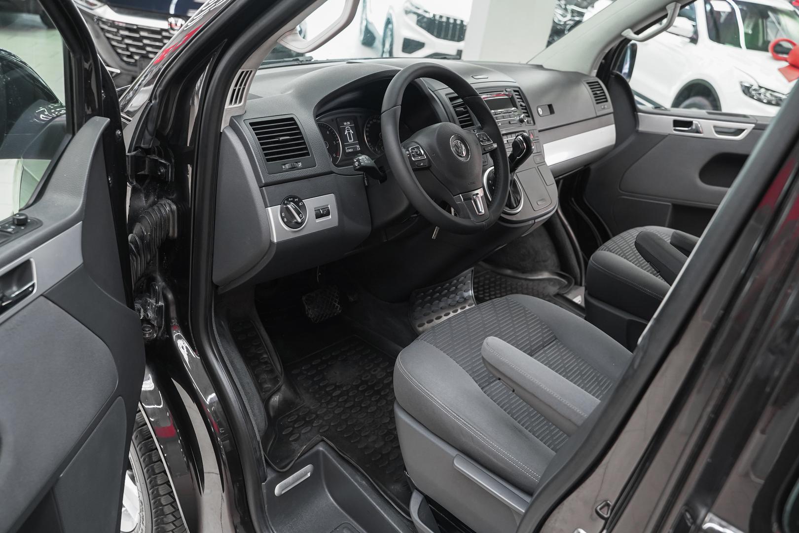 Volkswagen Multivan 2014, пурпурный, ДЦ Орехово