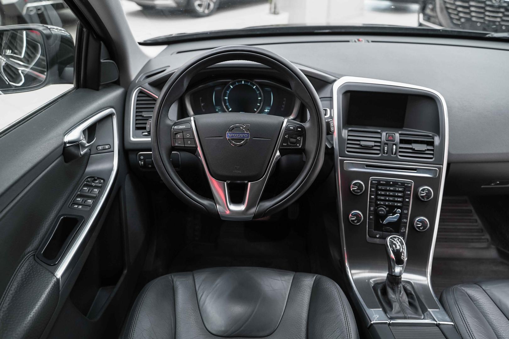 Volvo XC60 2013, черный, ДЦ Орехово