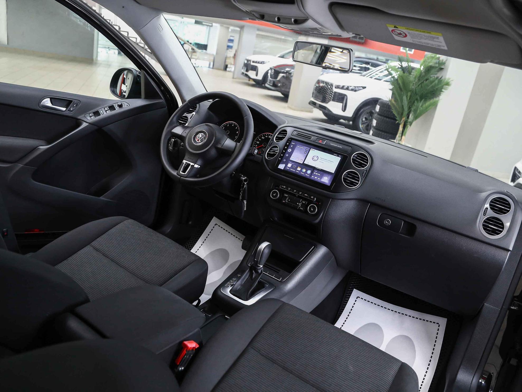 Volkswagen Tiguan 2012, черный, ДЦ Орехово