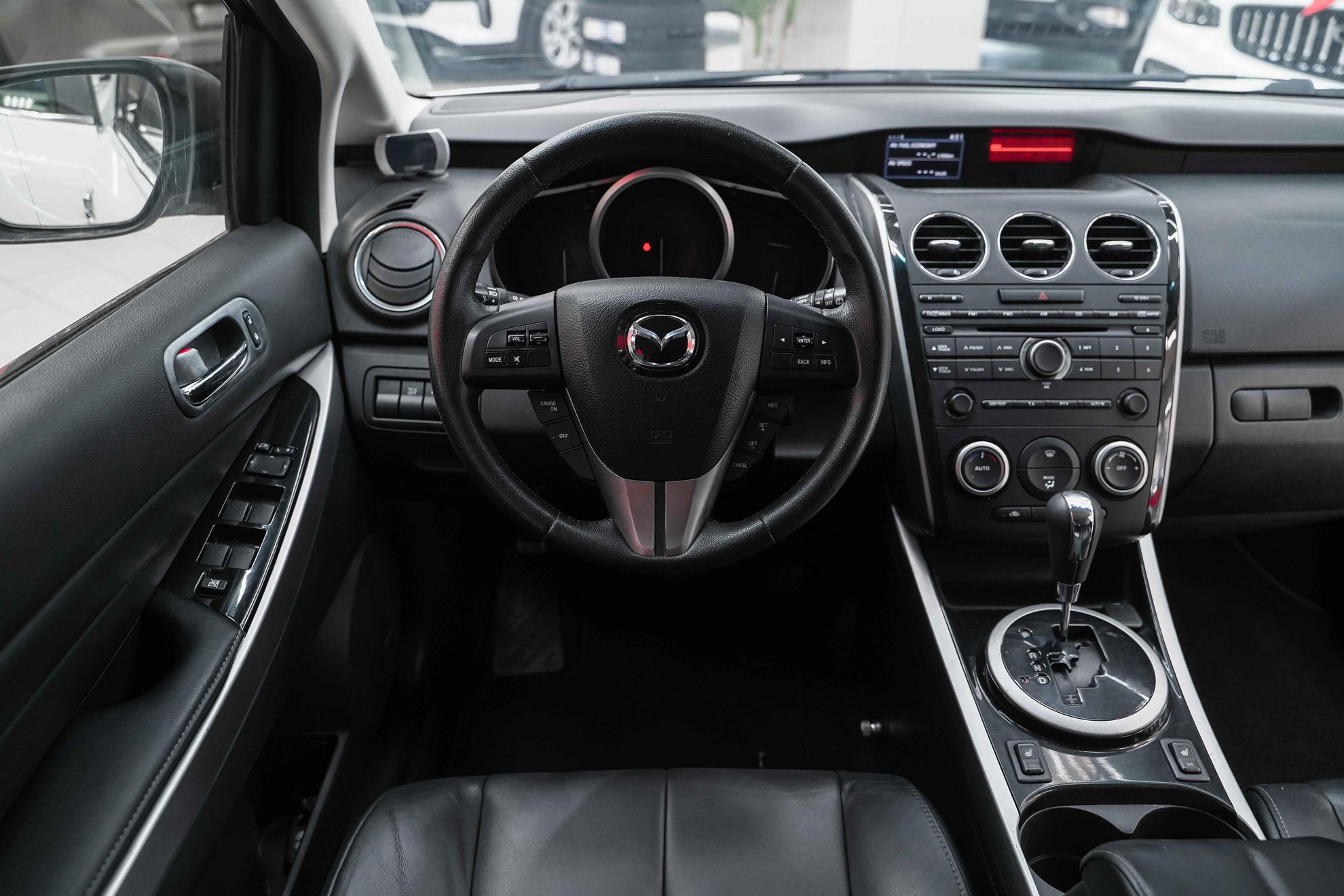 Mazda CX-7 2011, белый, ДЦ Орехово