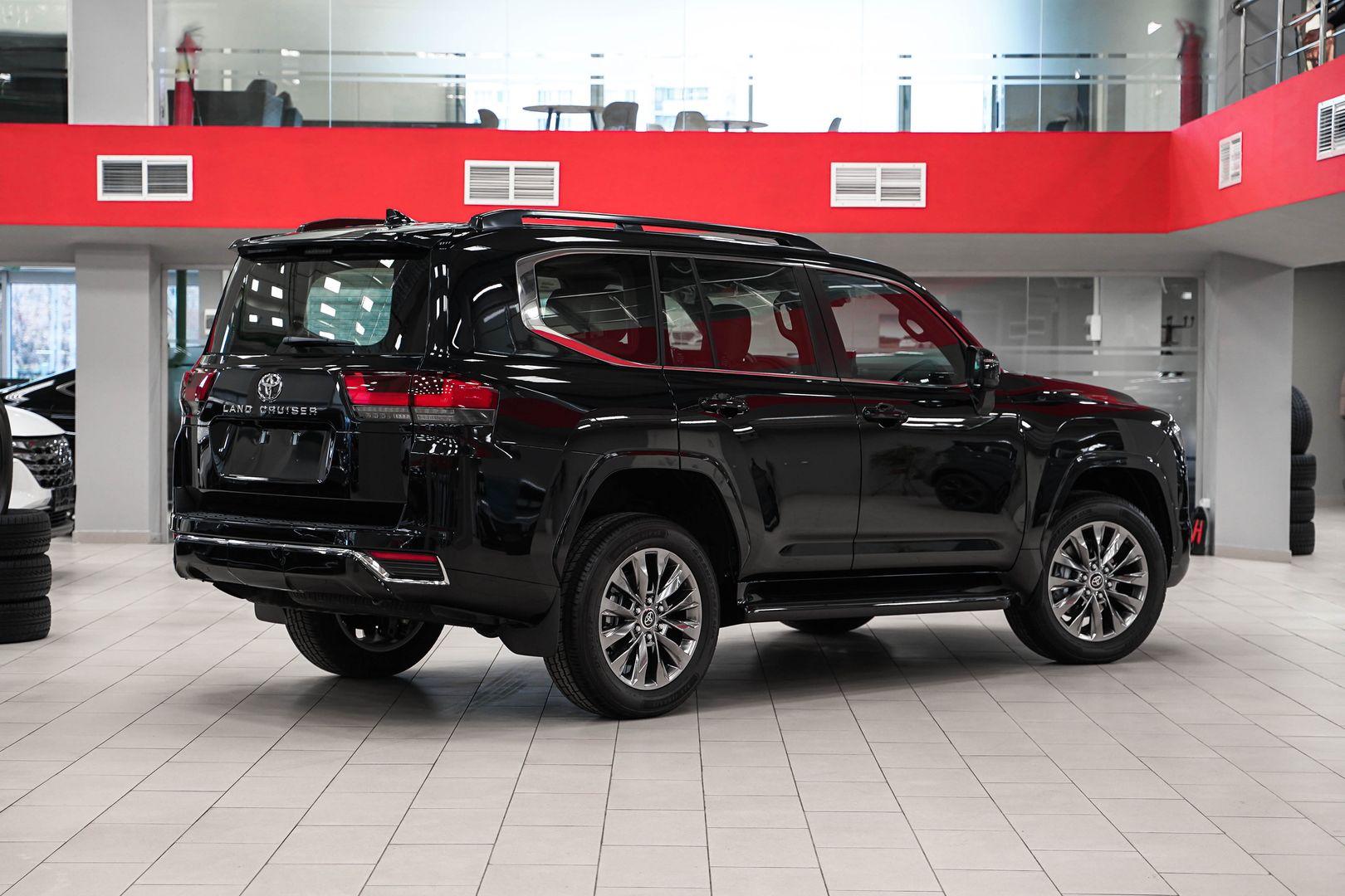 Toyota Land Cruiser 2024, черный, ДЦ Орехово