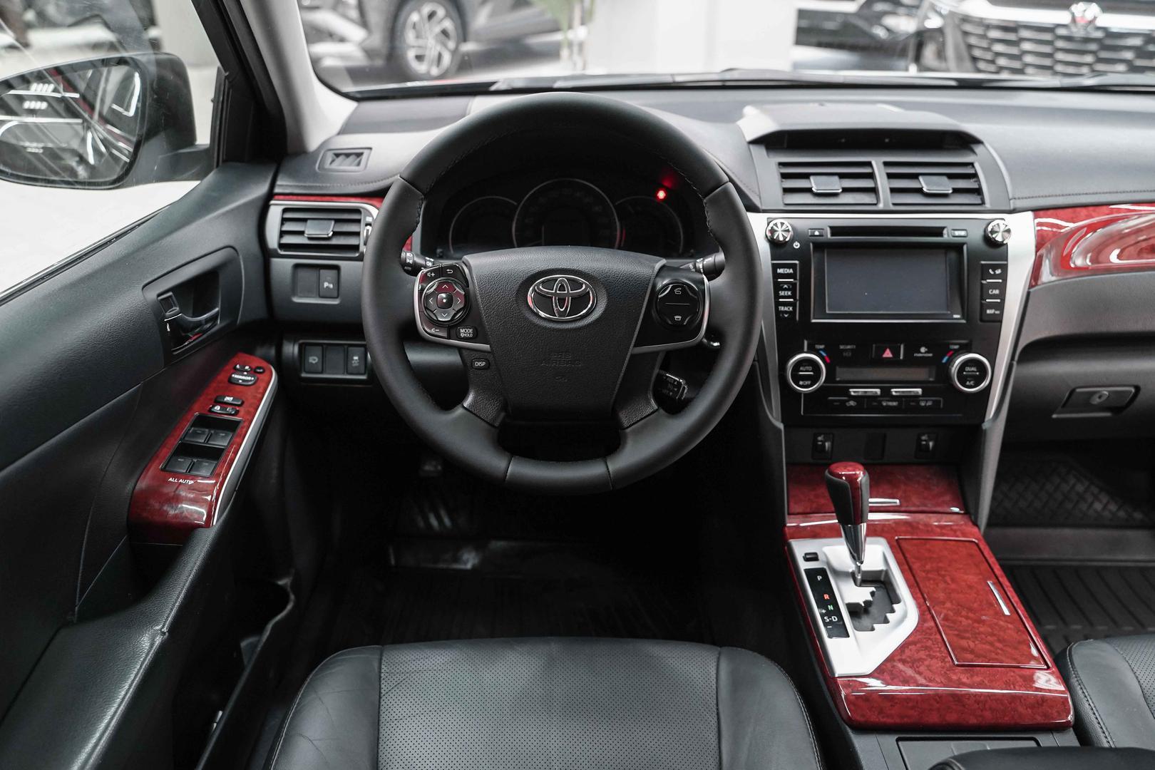 Toyota Camry 2014, серый, ДЦ Орехово
