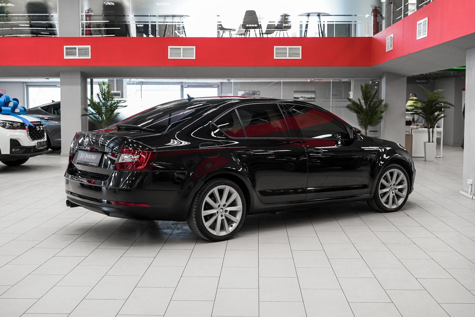 Skoda Octavia 2018, черный, ДЦ Орехово
