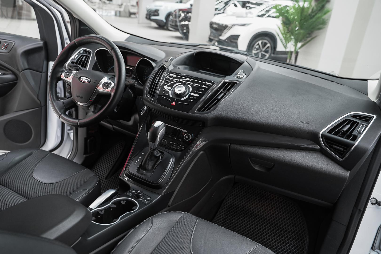 Ford Kuga 2013, белый, ДЦ Орехово