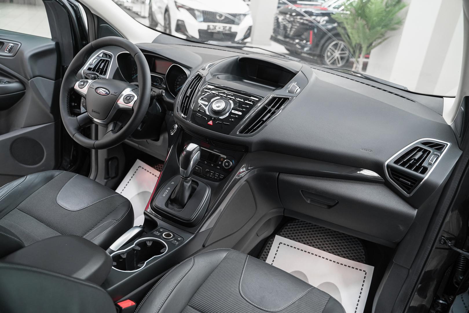 Ford Kuga 2015, черный, ДЦ Орехово