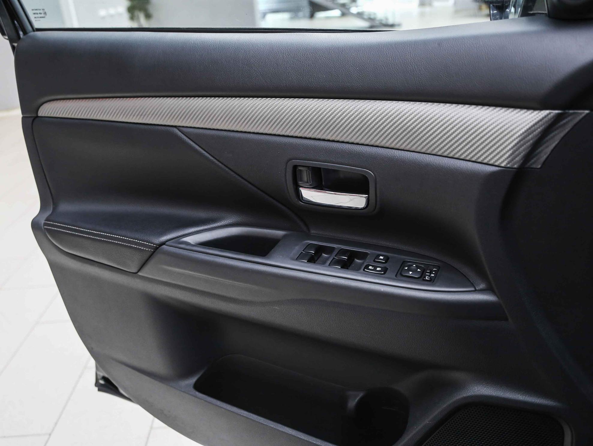 Mitsubishi Outlander 2014, черный, ДЦ Орехово
