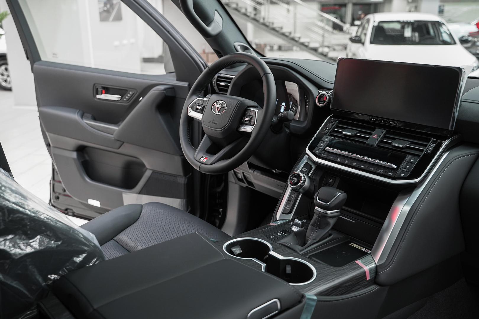 Toyota Land Cruiser 2025, черный, ДЦ Орехово