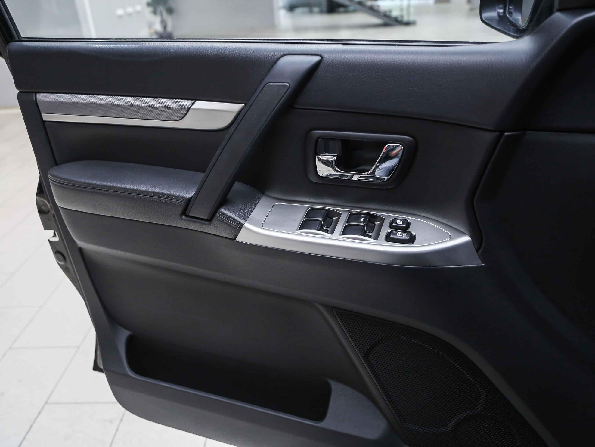 Mitsubishi Pajero 2013, черный, ДЦ Орехово
