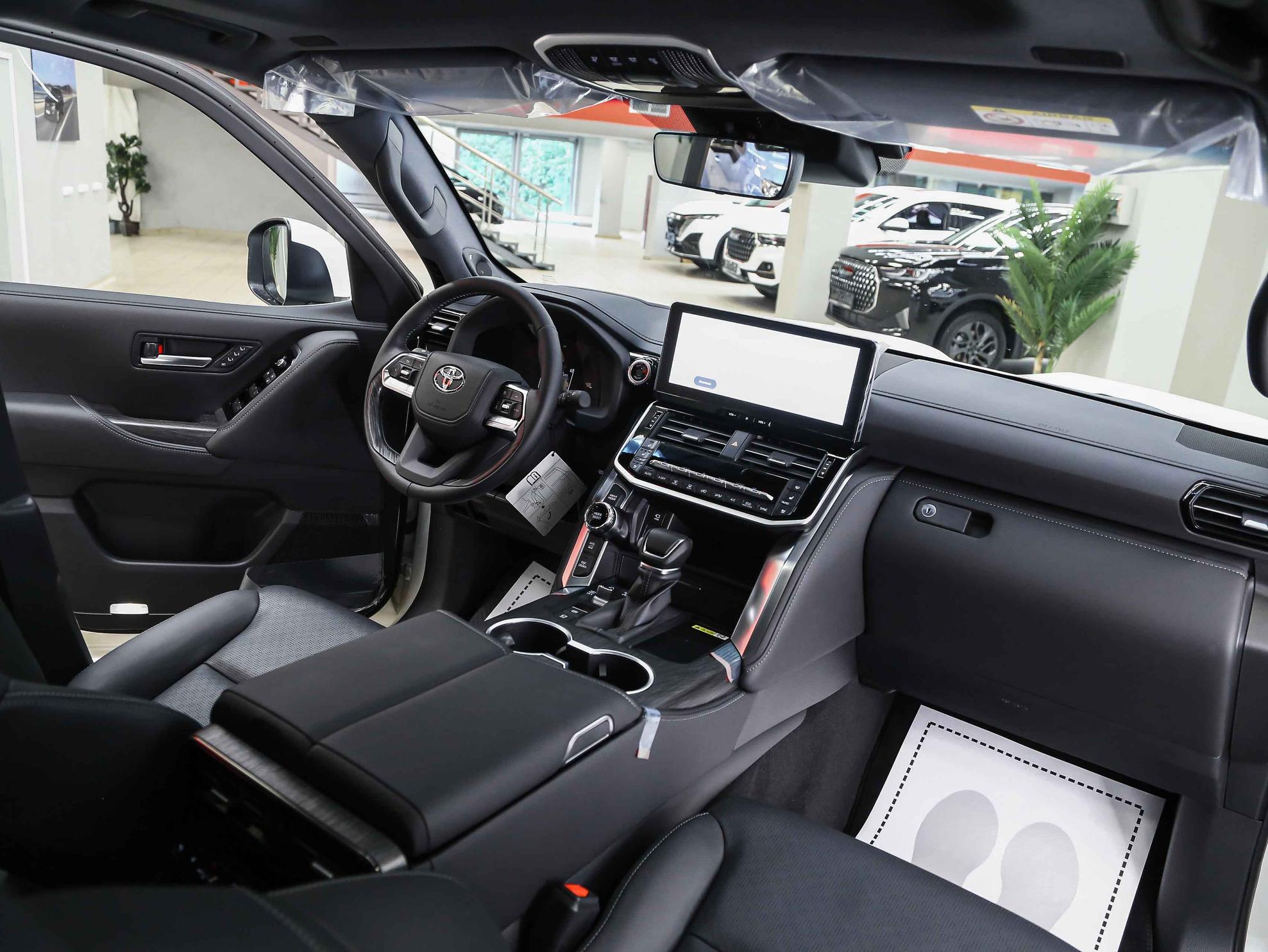 Toyota Land Cruiser 2026, белый, ДЦ Орехово