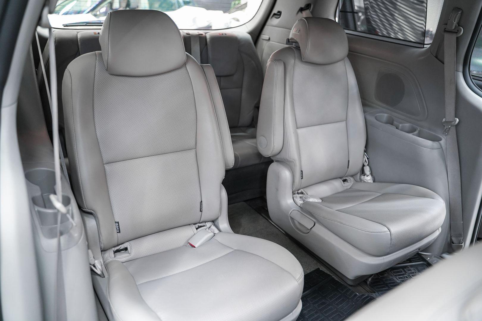 Kia Carnival 2017, серый, ДЦ Орехово
