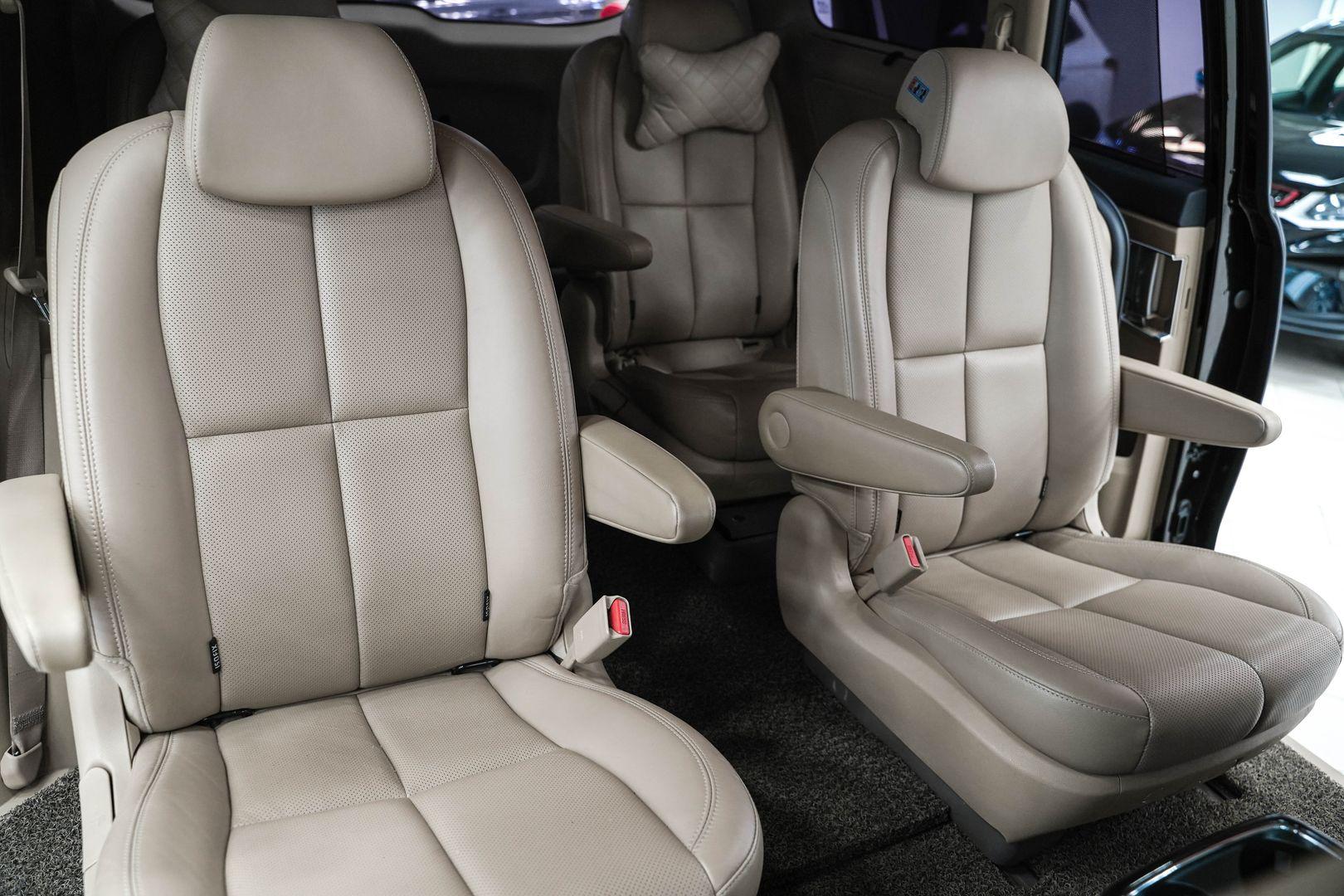 Kia Carnival 2017, черный, ДЦ Орехово