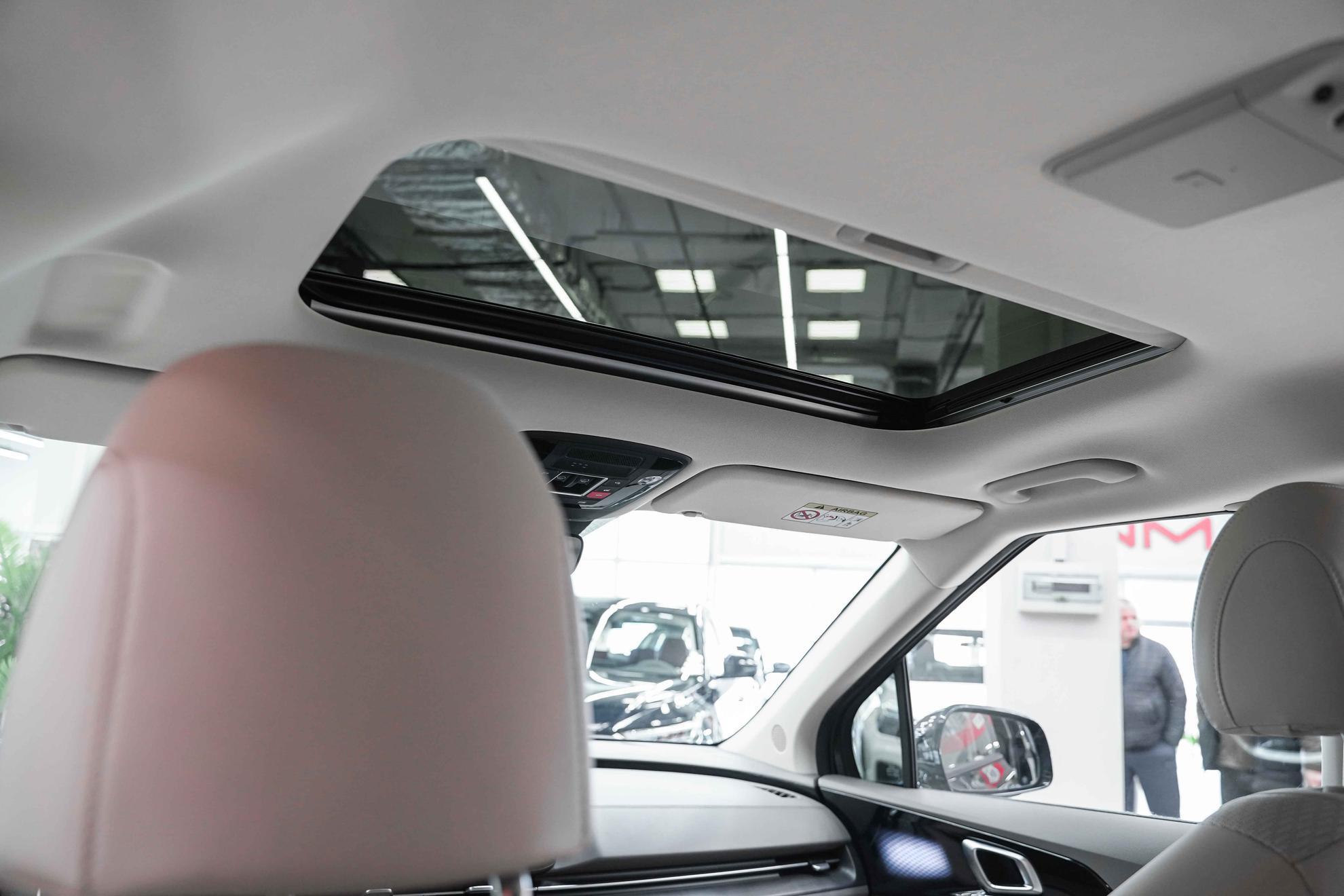 Kia Carnival 2023, черный, ДЦ Орехово