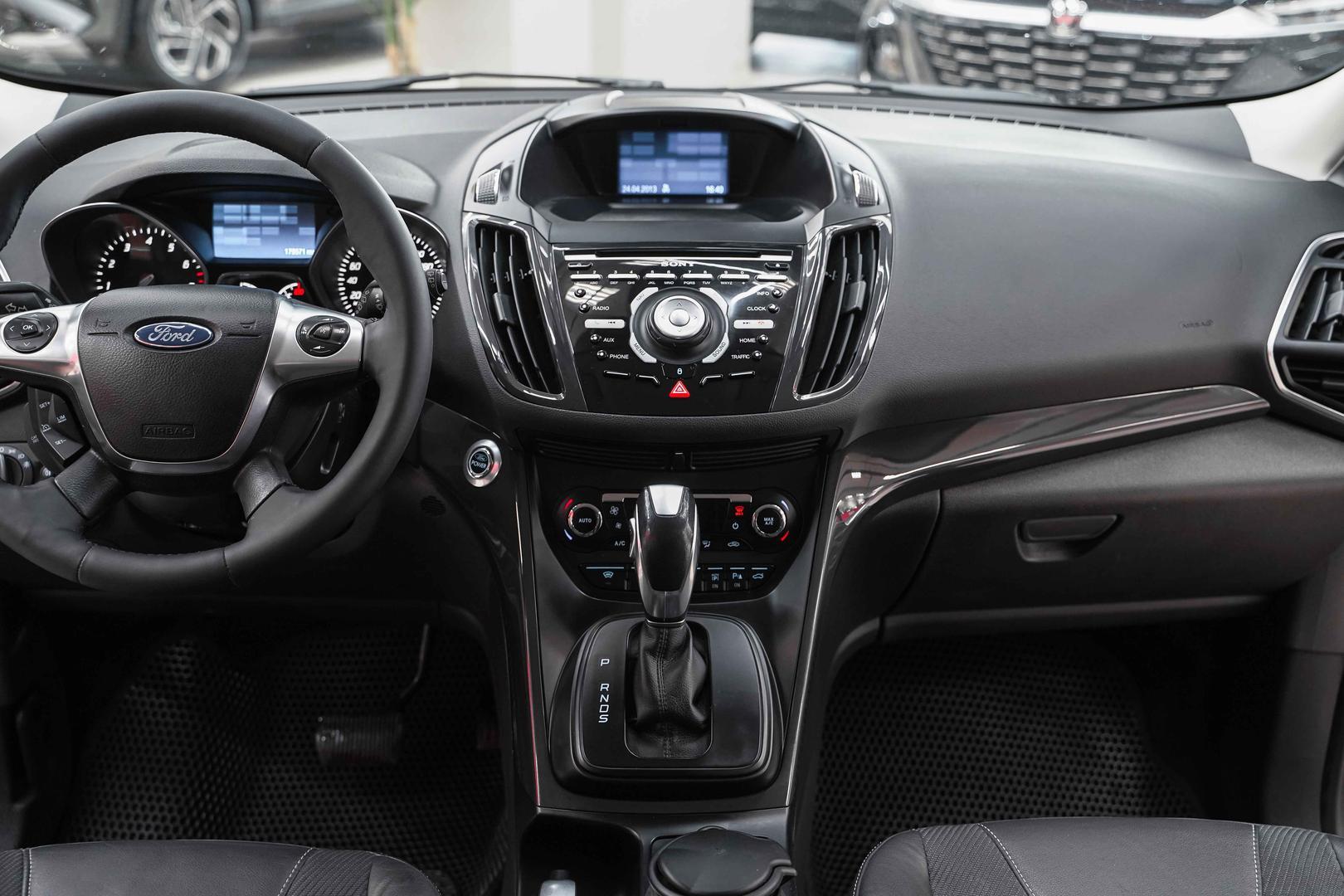 Ford Kuga 2013, золотой, ДЦ Орехово