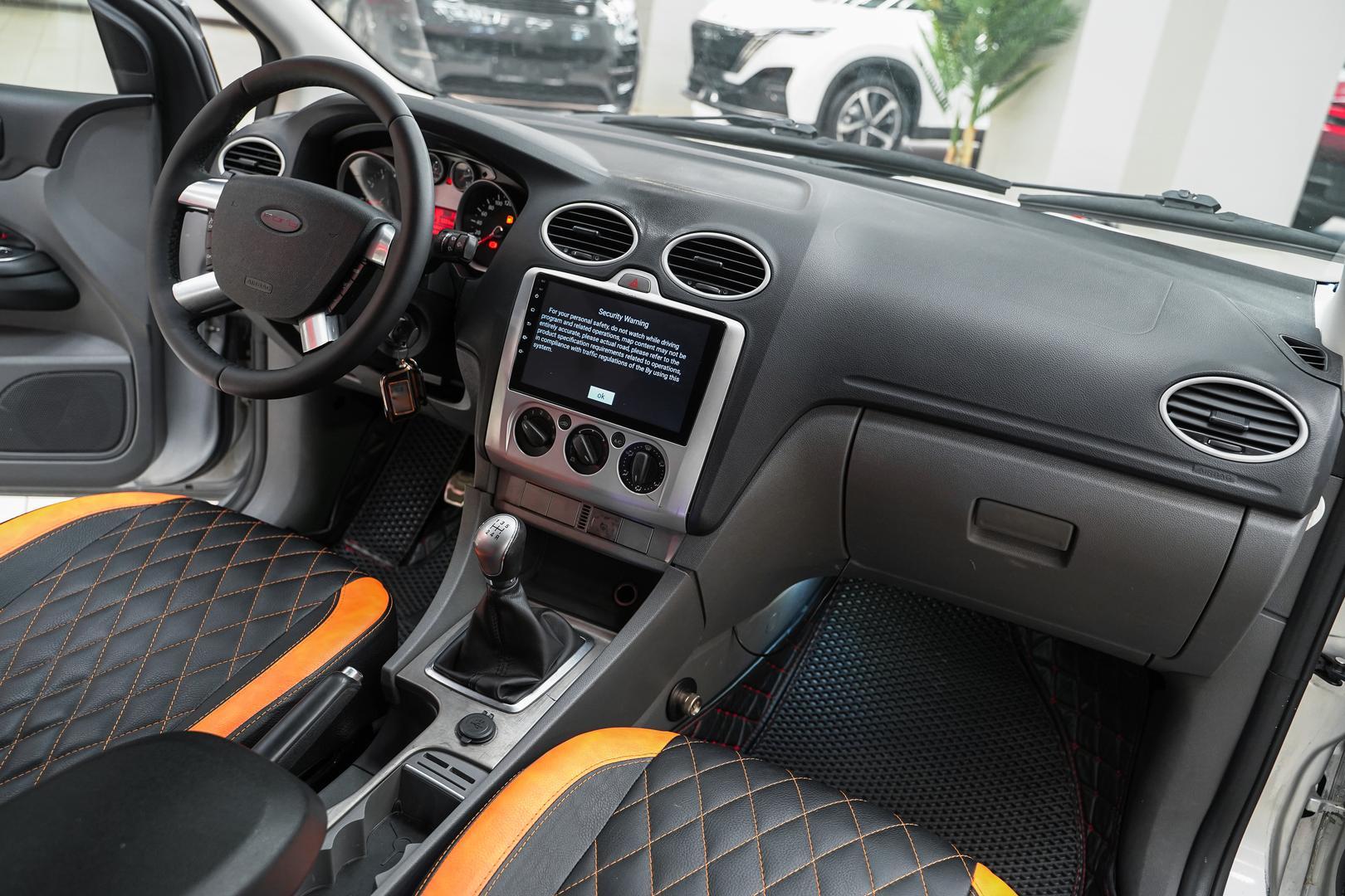 Ford Focus 2010, серебряный, ДЦ Орехово