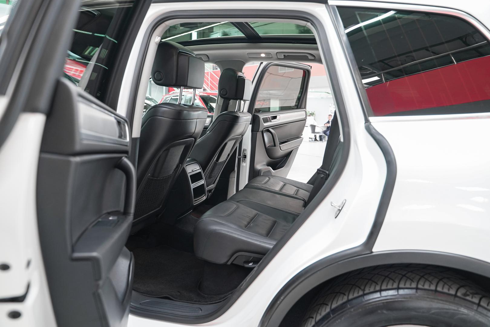 Volkswagen Touareg 2012, белый, ДЦ Орехово
