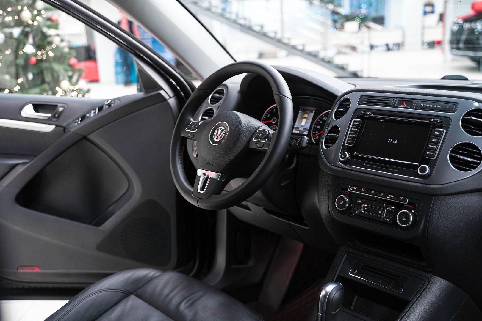 Volkswagen Tiguan 2012, черный, ДЦ Орехово