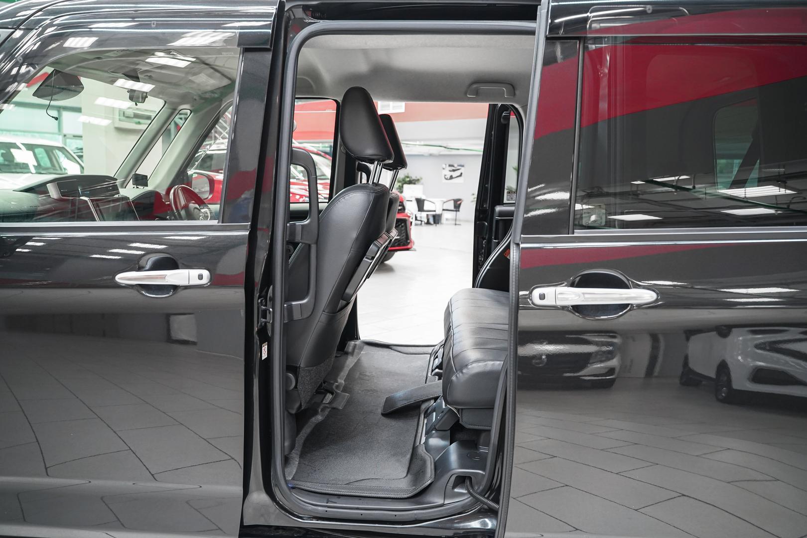 Toyota Roomy 2017, черный, ДЦ Орехово