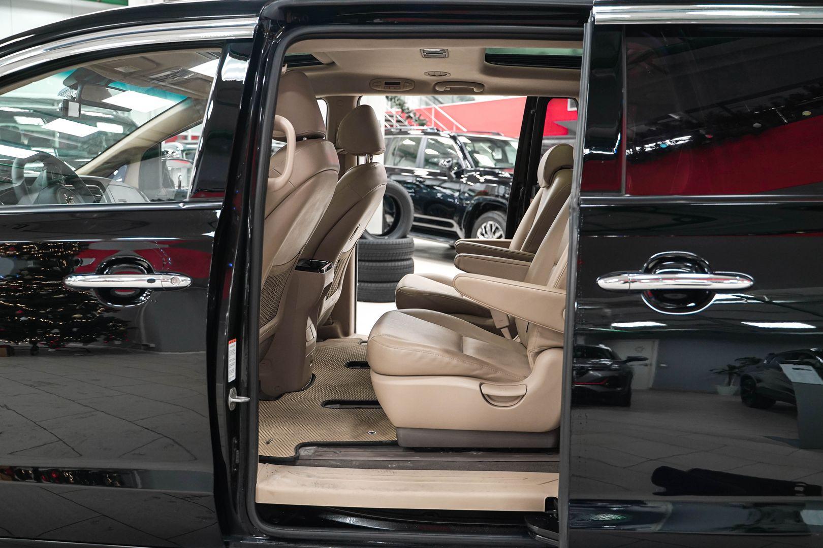 Kia Carnival 2017, черный, ДЦ Орехово