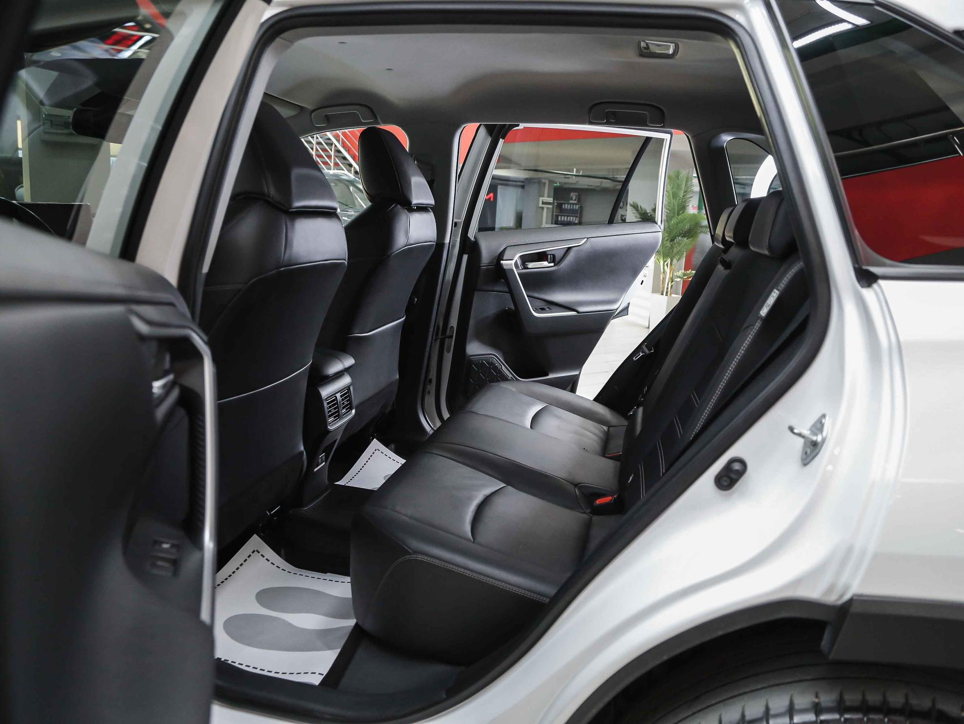 Toyota RAV4 2019, белый, ДЦ Орехово