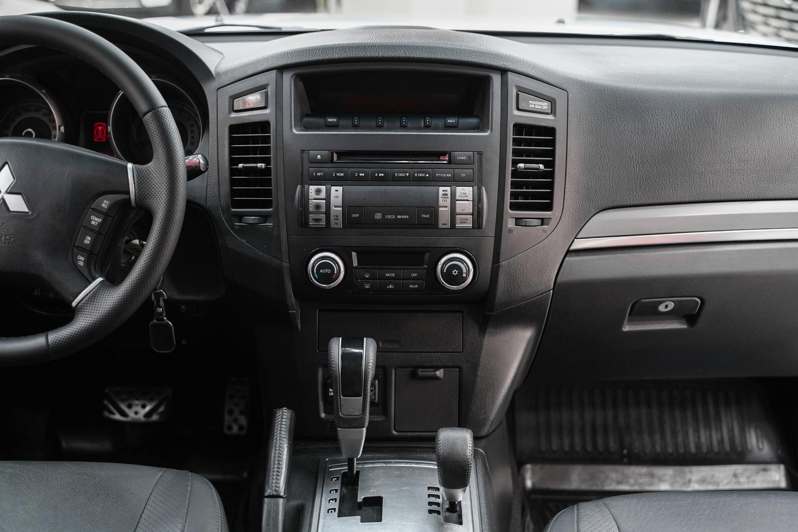 Mitsubishi Pajero 2011, серебряный, ДЦ Орехово