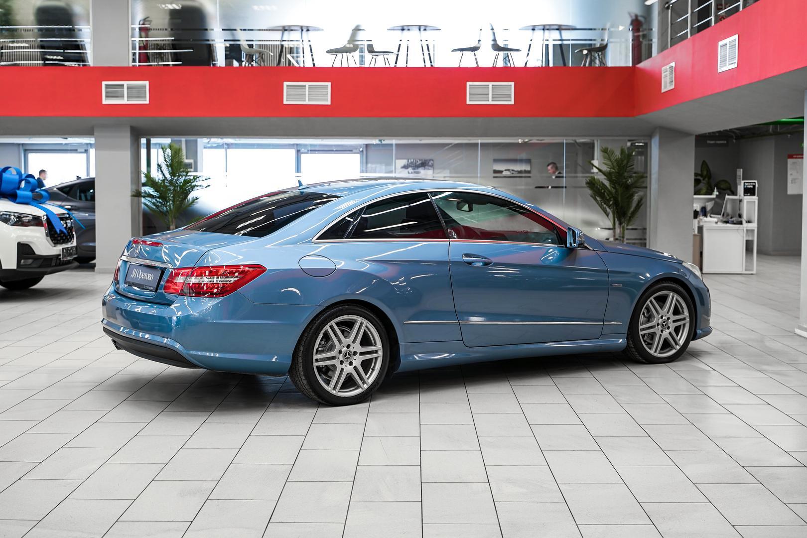 Mercedes-Benz E-Класс 2012, голубой, ДЦ Орехово