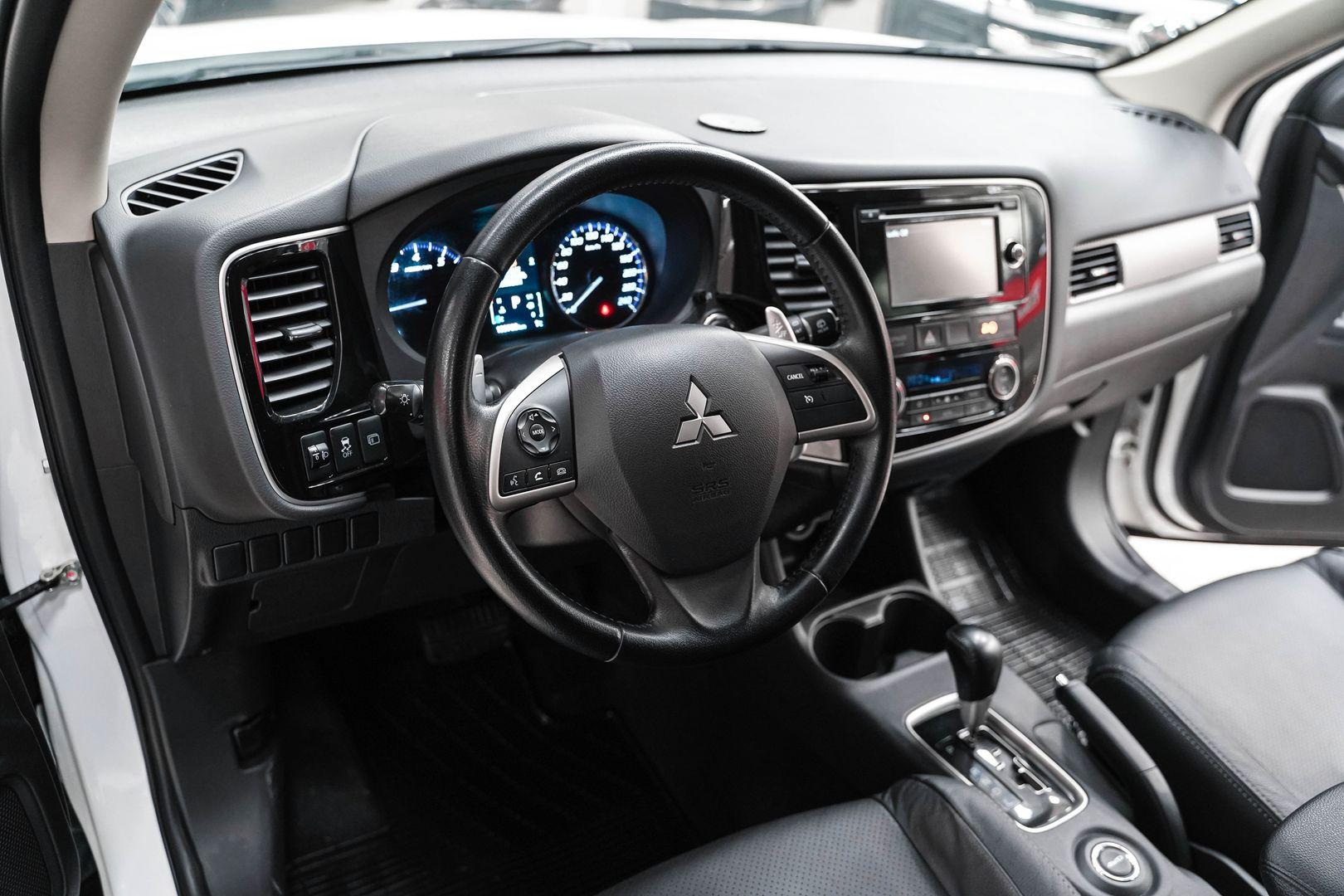 Mitsubishi Outlander 2014, белый, ДЦ Орехово