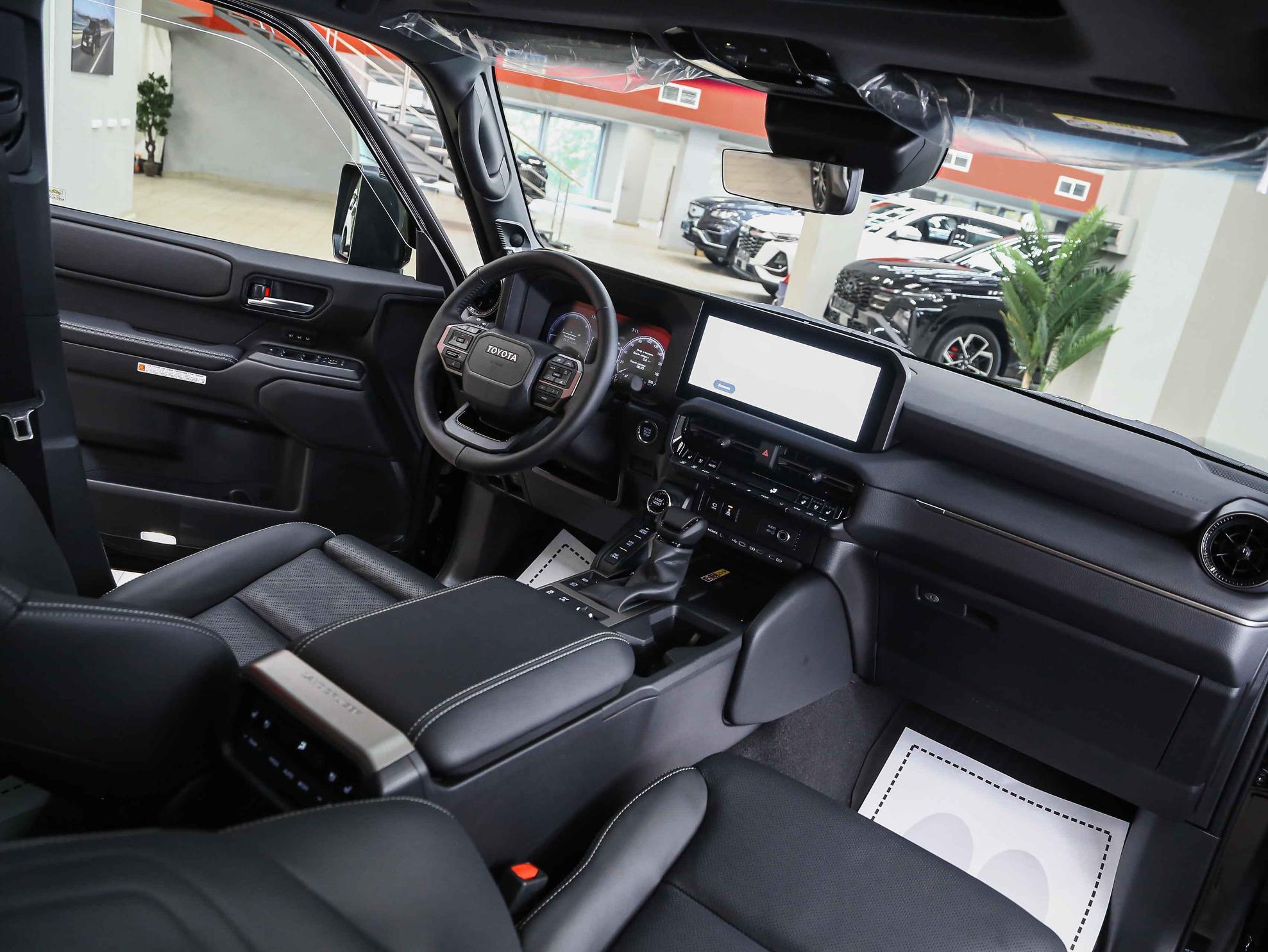 Toyota Land Cruiser Prado 2026, черный, ДЦ Орехово