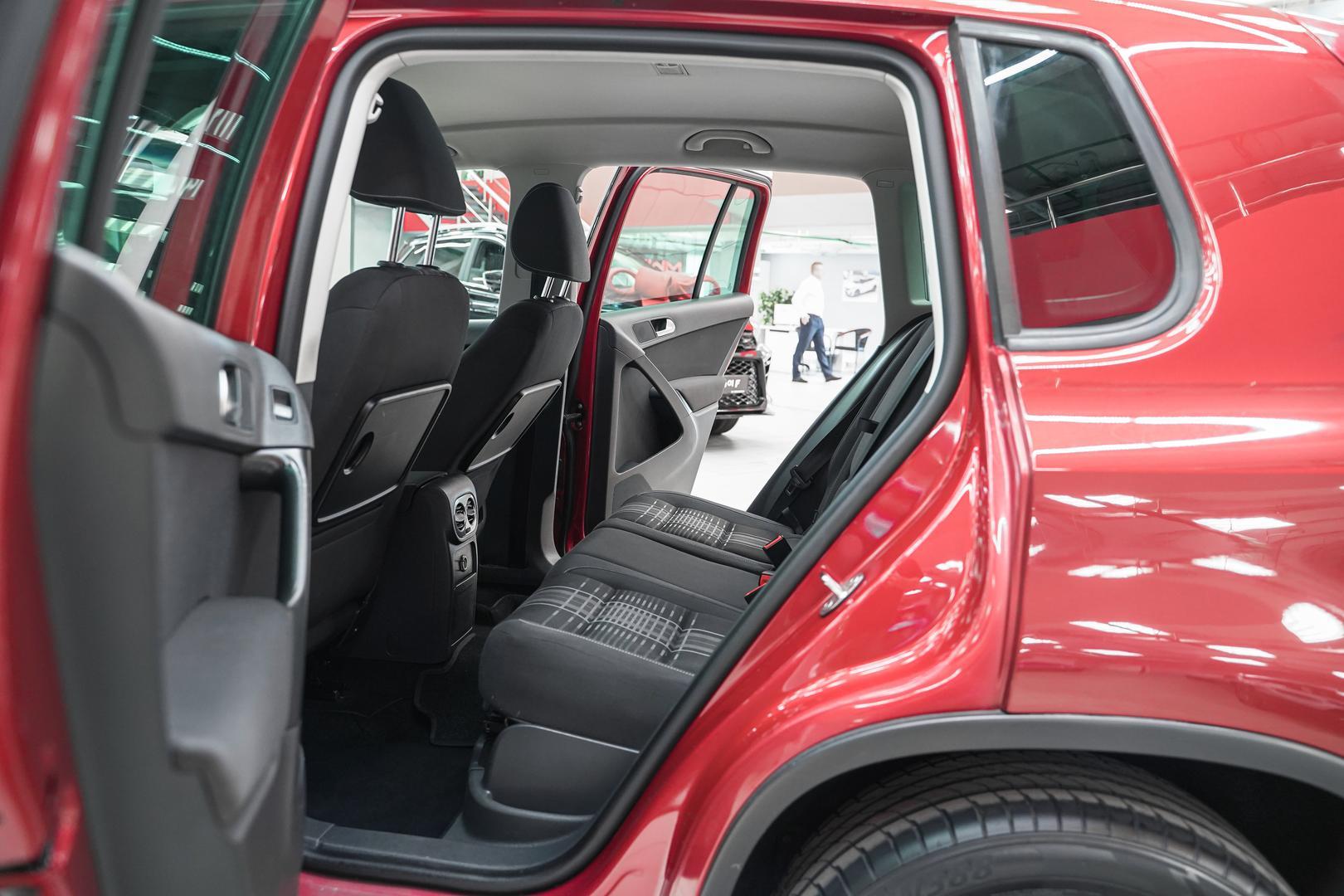 Volkswagen Tiguan 2015, красный, ДЦ Орехово
