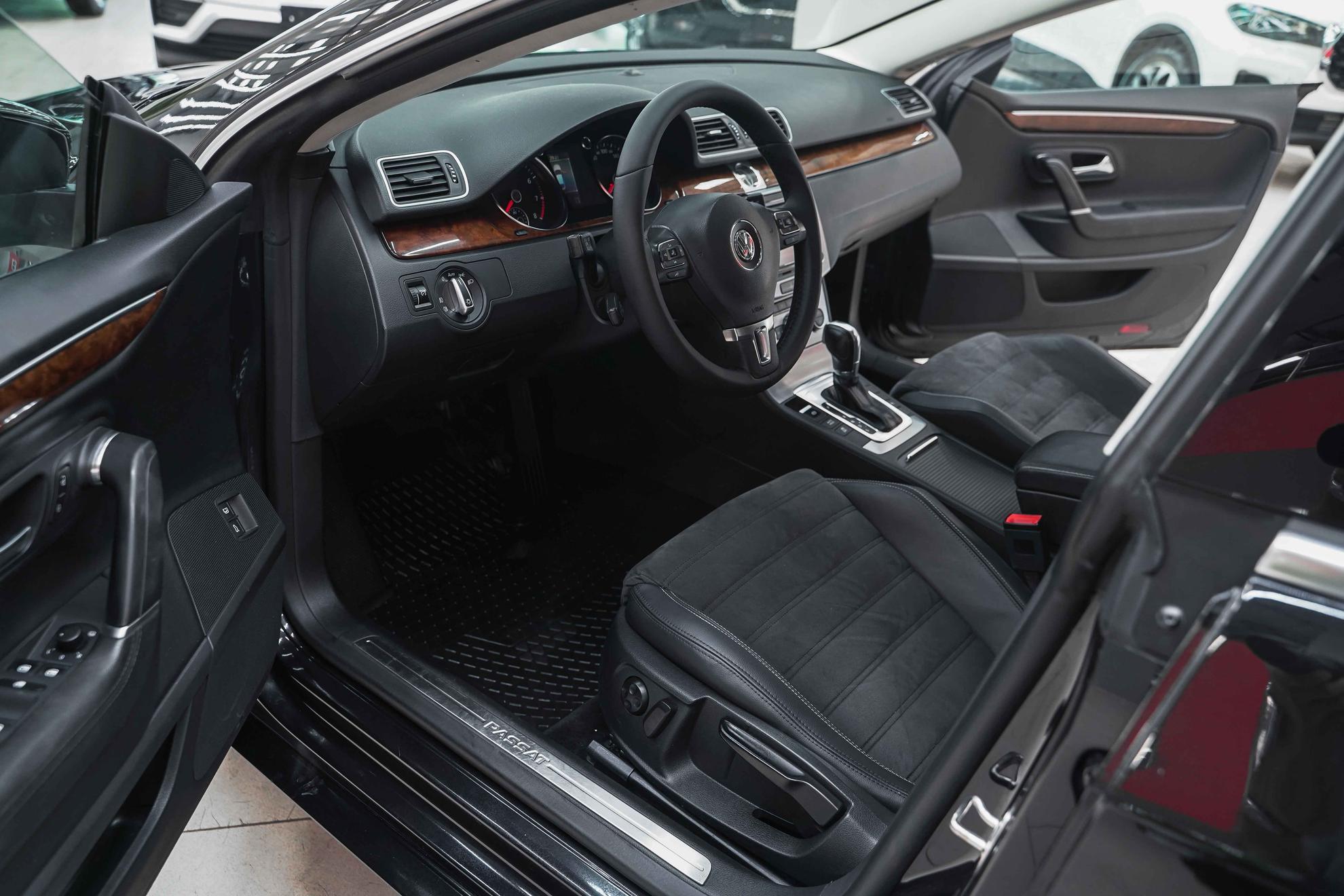 Volkswagen Passat CC 2012, черный, ДЦ Орехово