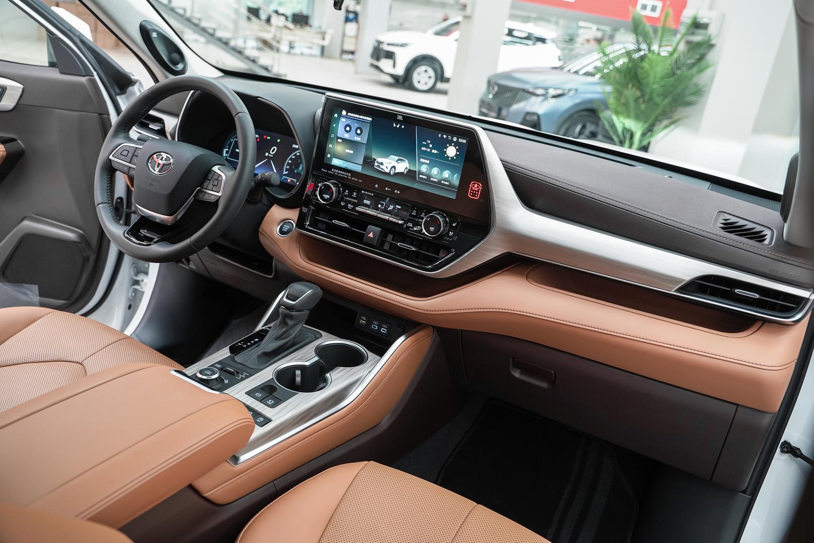 Toyota Highlander 2025, белый, ДЦ Орехово