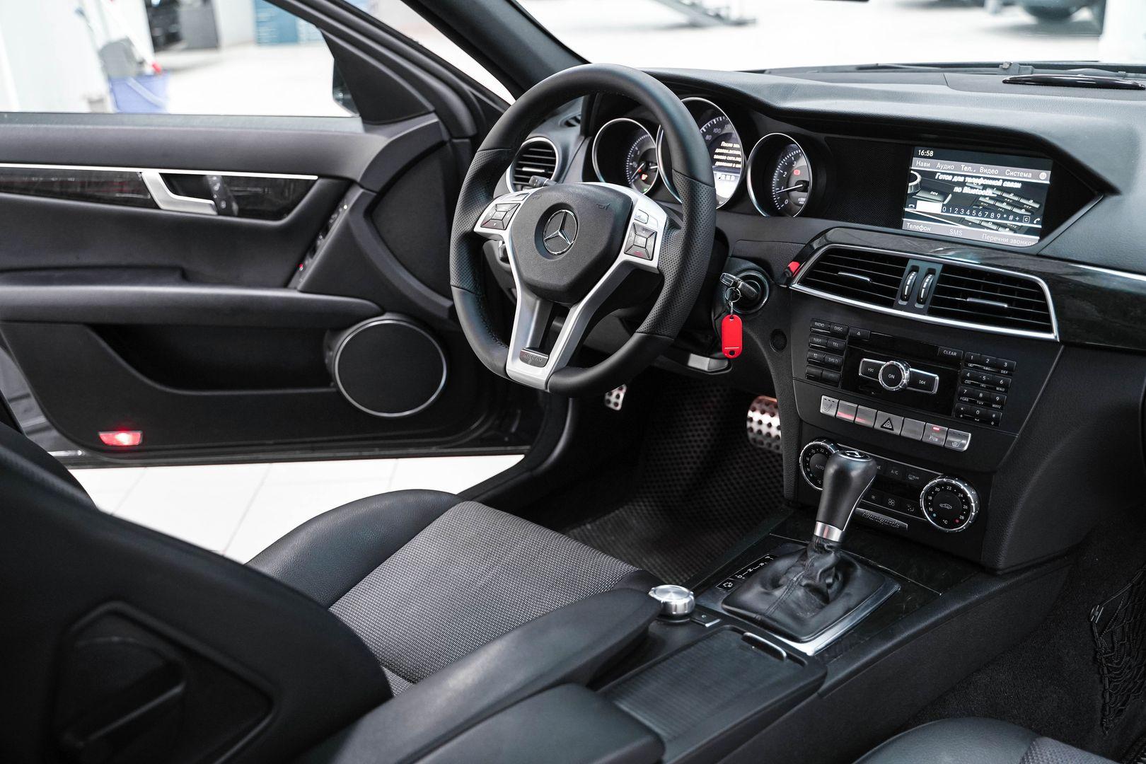 Mercedes-Benz C-Класс 2011, черный, ДЦ Орехово