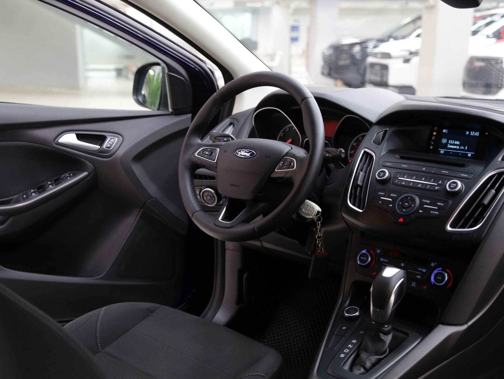 Ford Focus 2016, синий, ДЦ Орехово