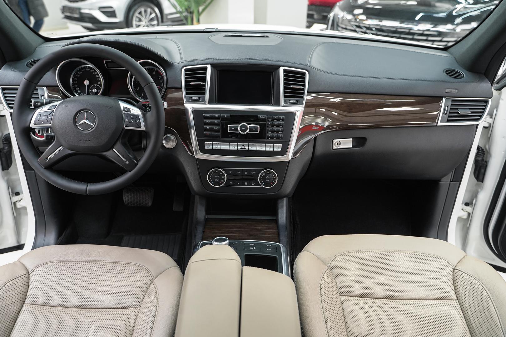 Mercedes-Benz GL-Класс 2015, белый, ДЦ Орехово
