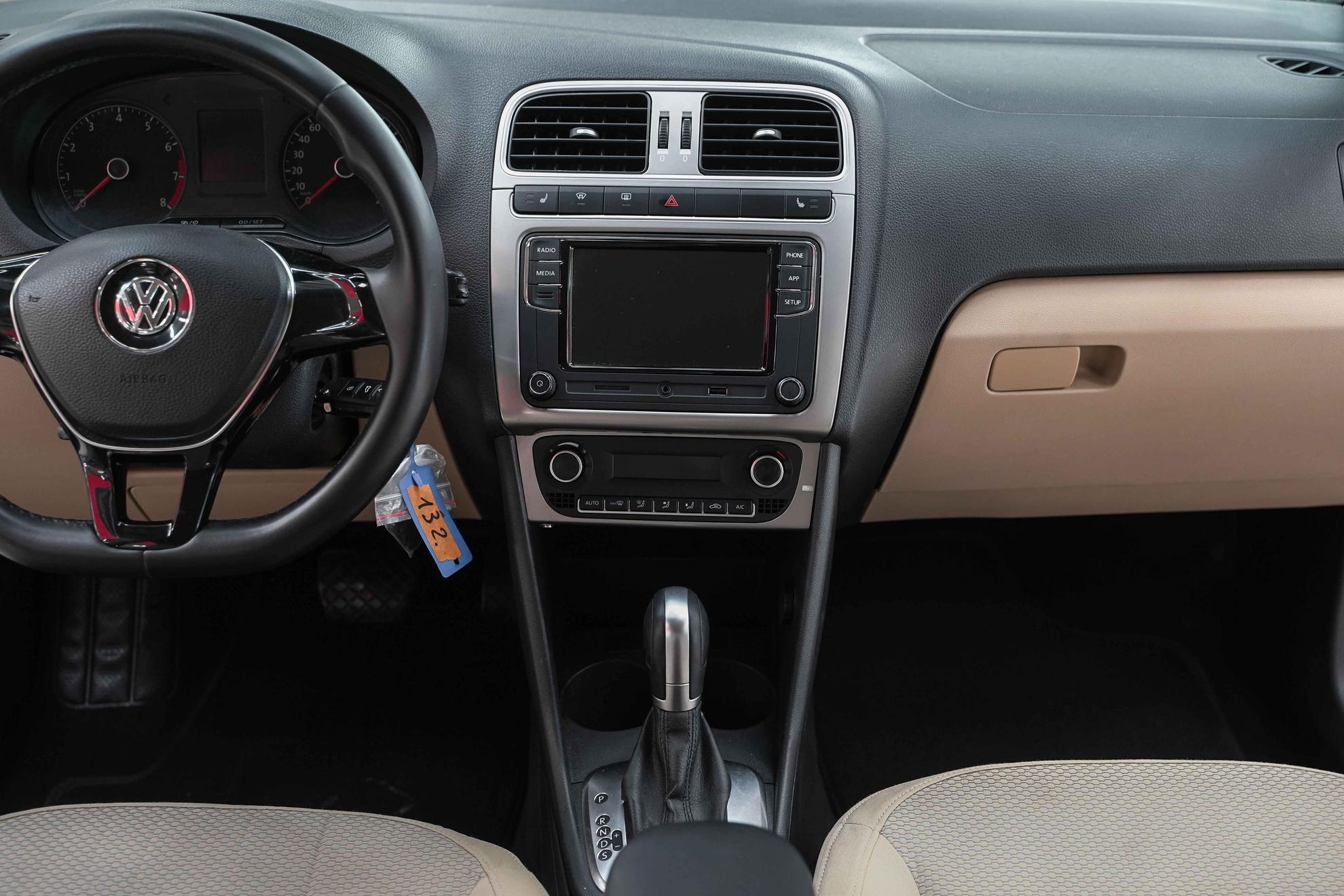Volkswagen Polo 2016, коричневый, ДЦ Орехово