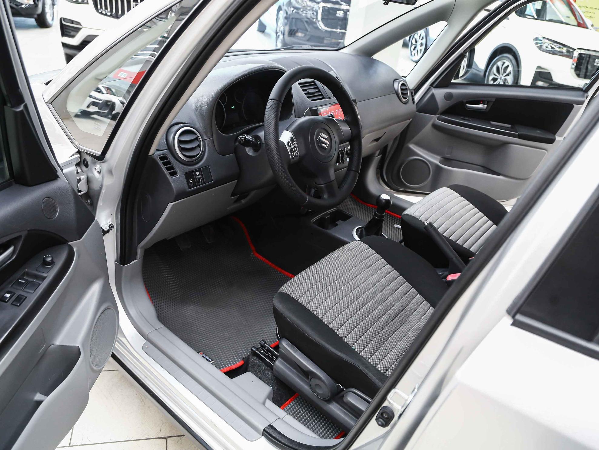 Suzuki SX4 2011, серебряный, ДЦ Орехово