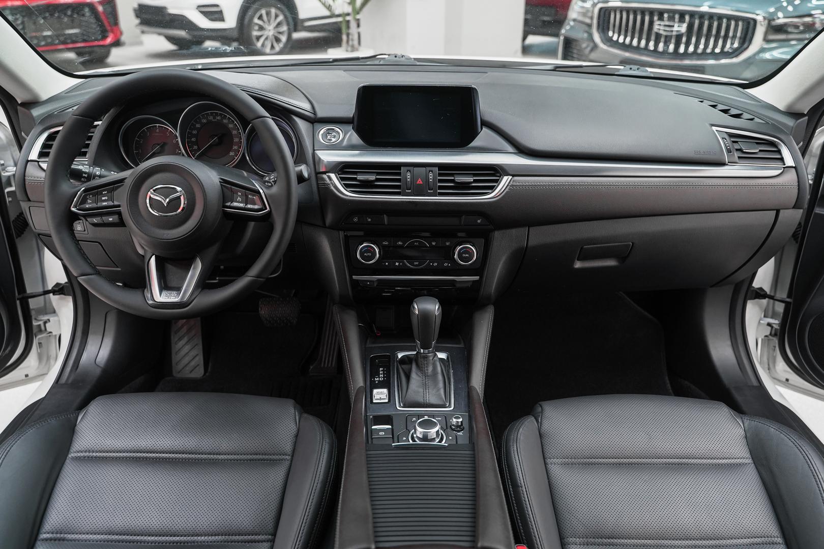 Mazda 6 2017, белый, ДЦ Орехово