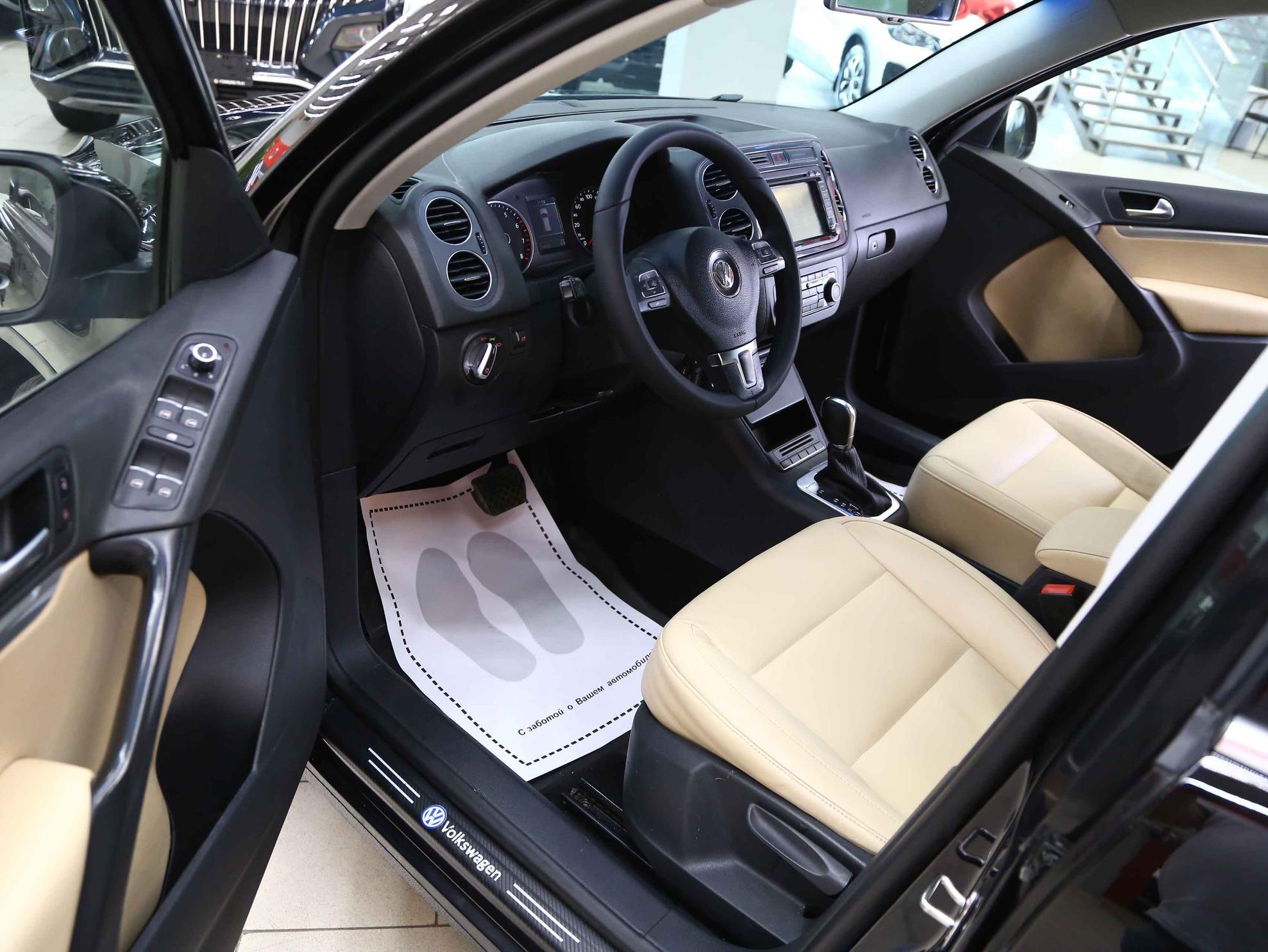 Volkswagen Tiguan 2011, черный, ДЦ Орехово
