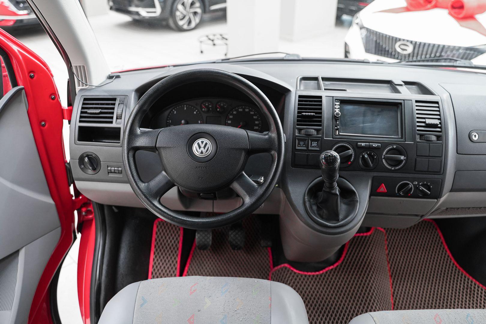 Volkswagen Transporter 2008, красный, ДЦ Орехово