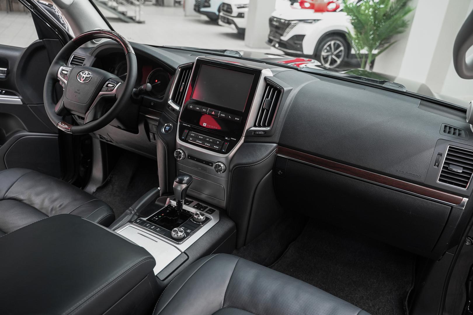 Toyota Land Cruiser 2015, черный, ДЦ Орехово