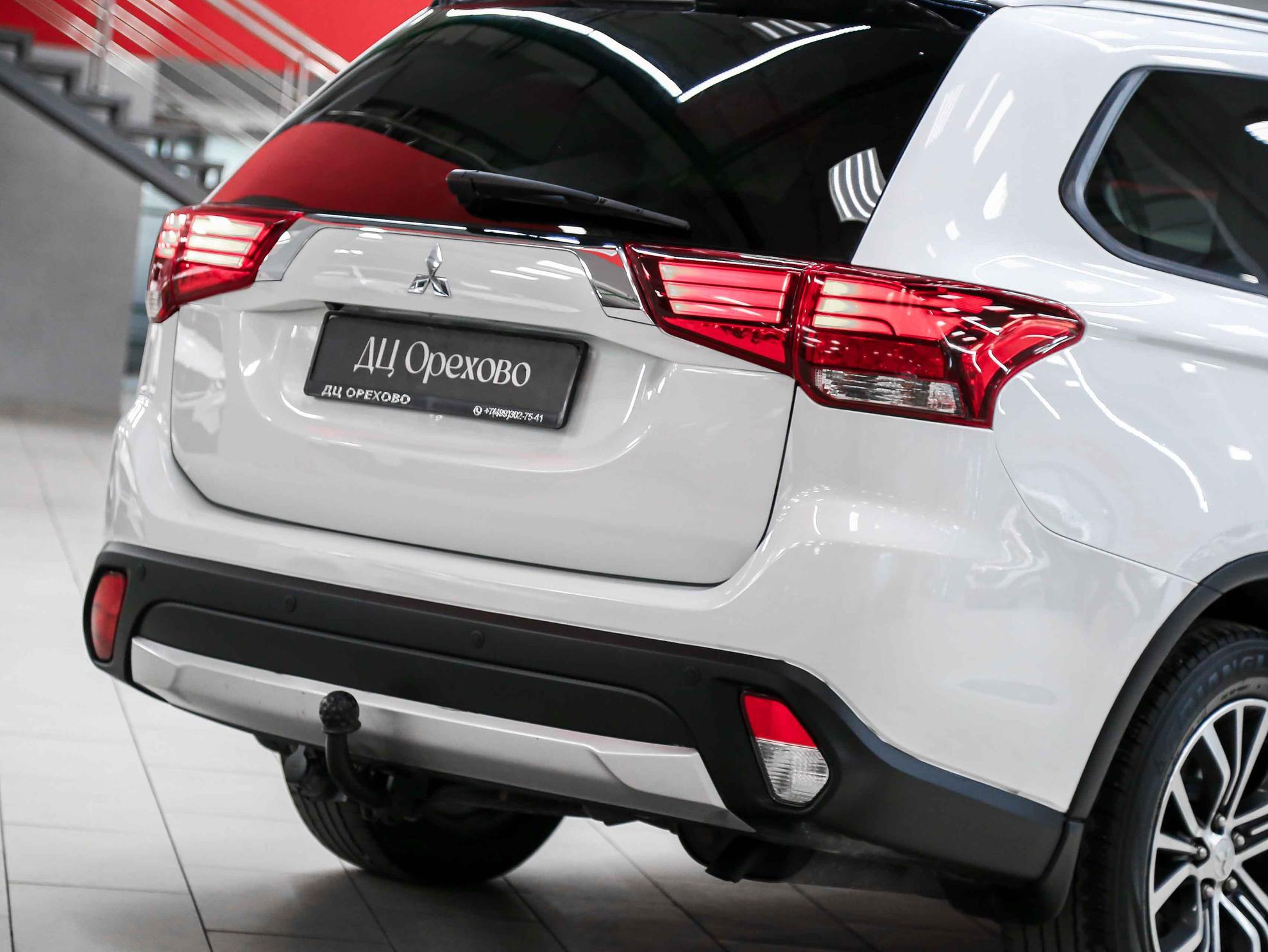 Mitsubishi Outlander 2017, белый, ДЦ Орехово